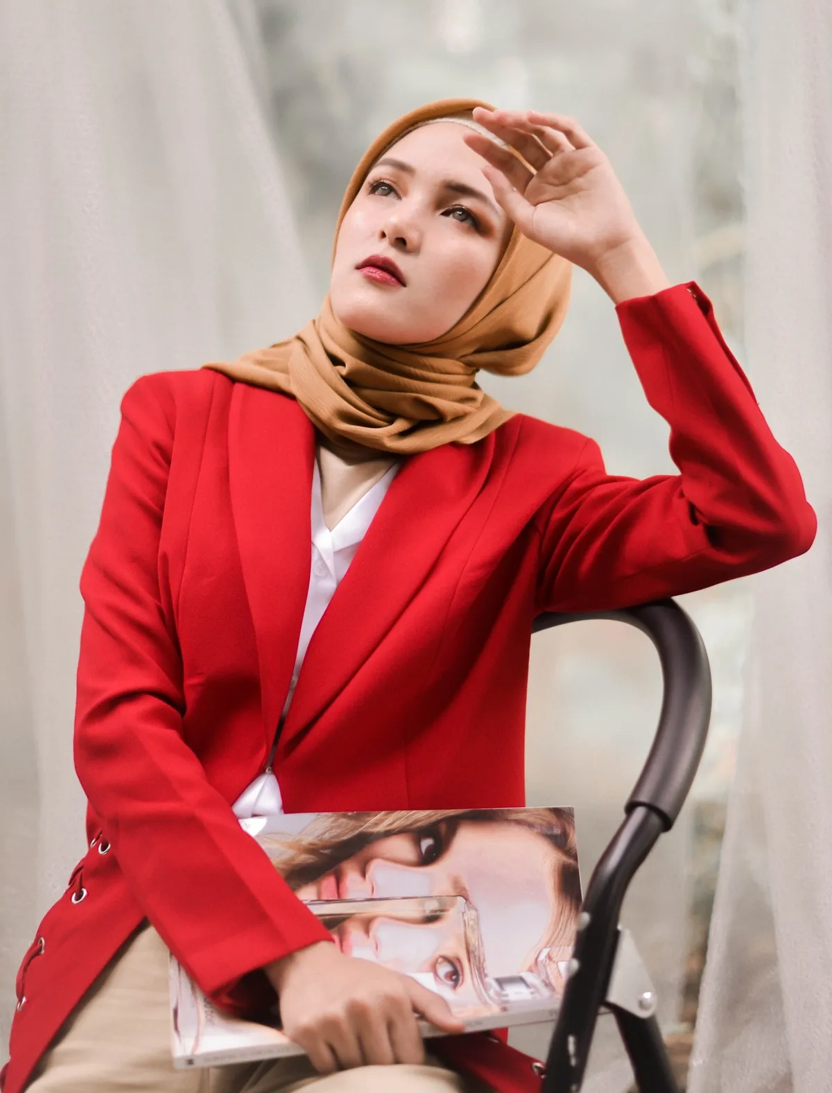 outfit combination red blazer white blouse beige trousers and head scarf