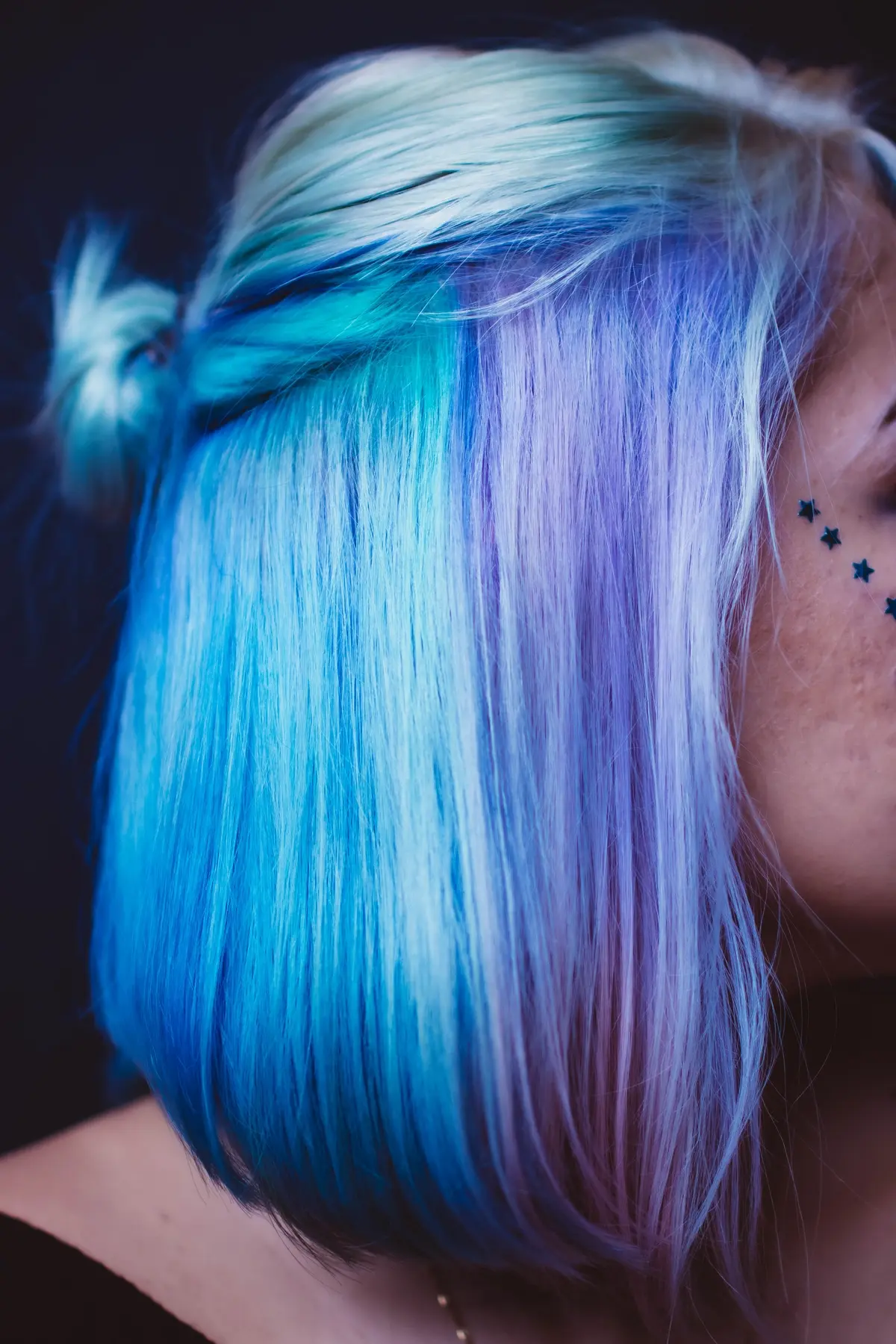 how to remove blue semi permanent hair dye at home