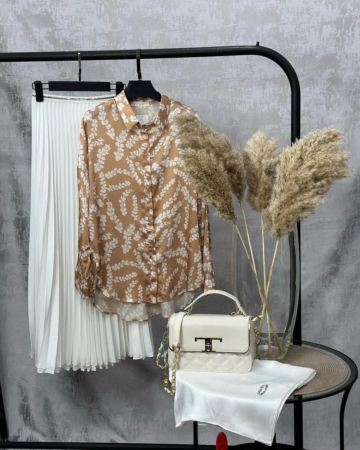 how to wear pleated skirt formal with beige patterned shirt