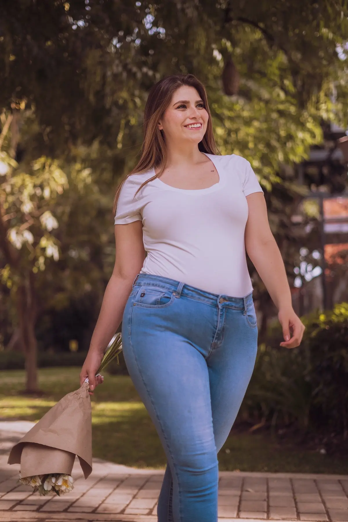 which jeans are best for apple shaped body