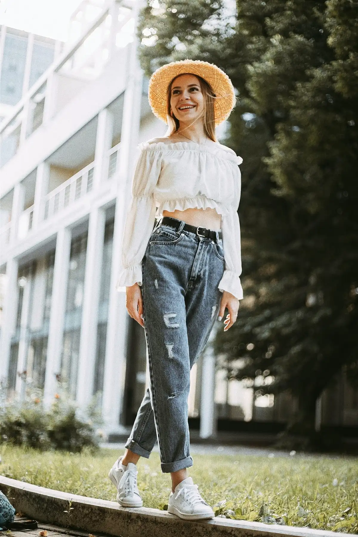 woman with baggy jeans and slim legs