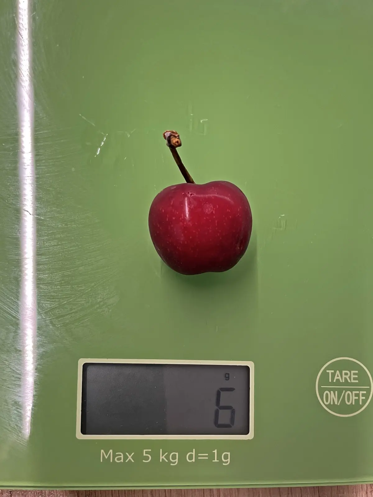 one medium sized cherry weighs 6 grams