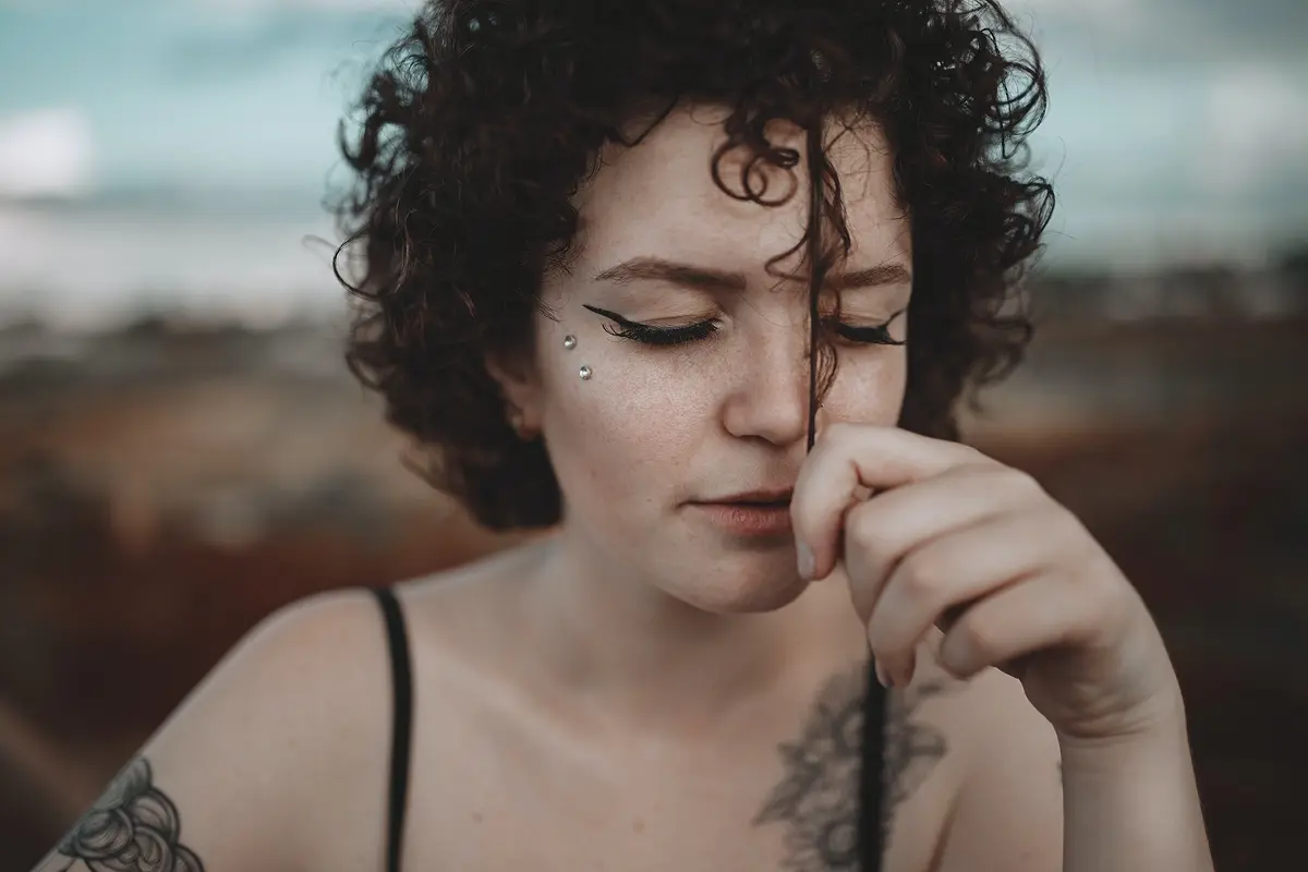 woman with short curly hair