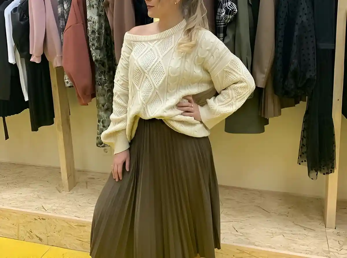 cream sweater paired with khaki green pleated skirt