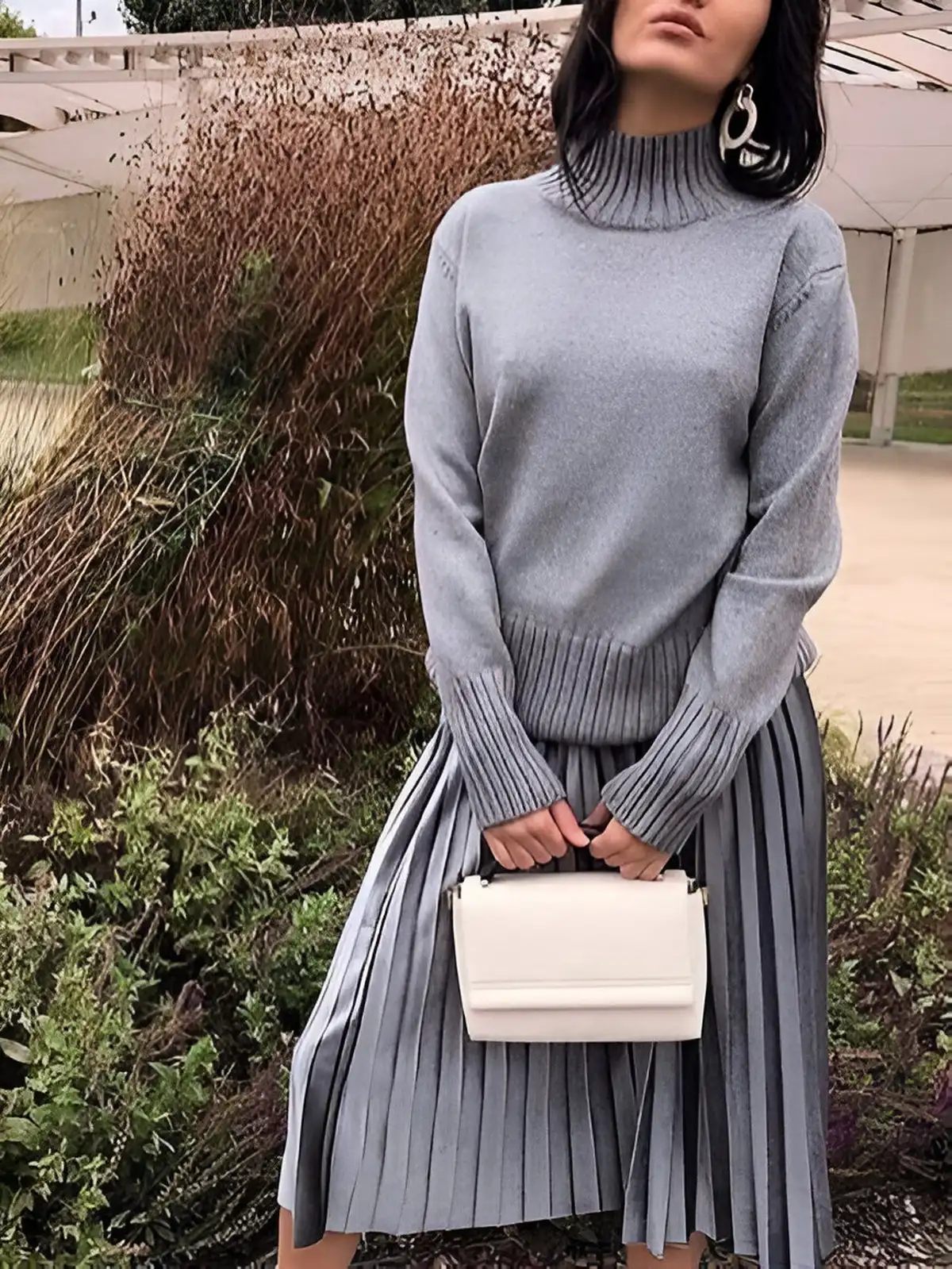 grey autumn outfit with pleated skirt and turtleneck sweater