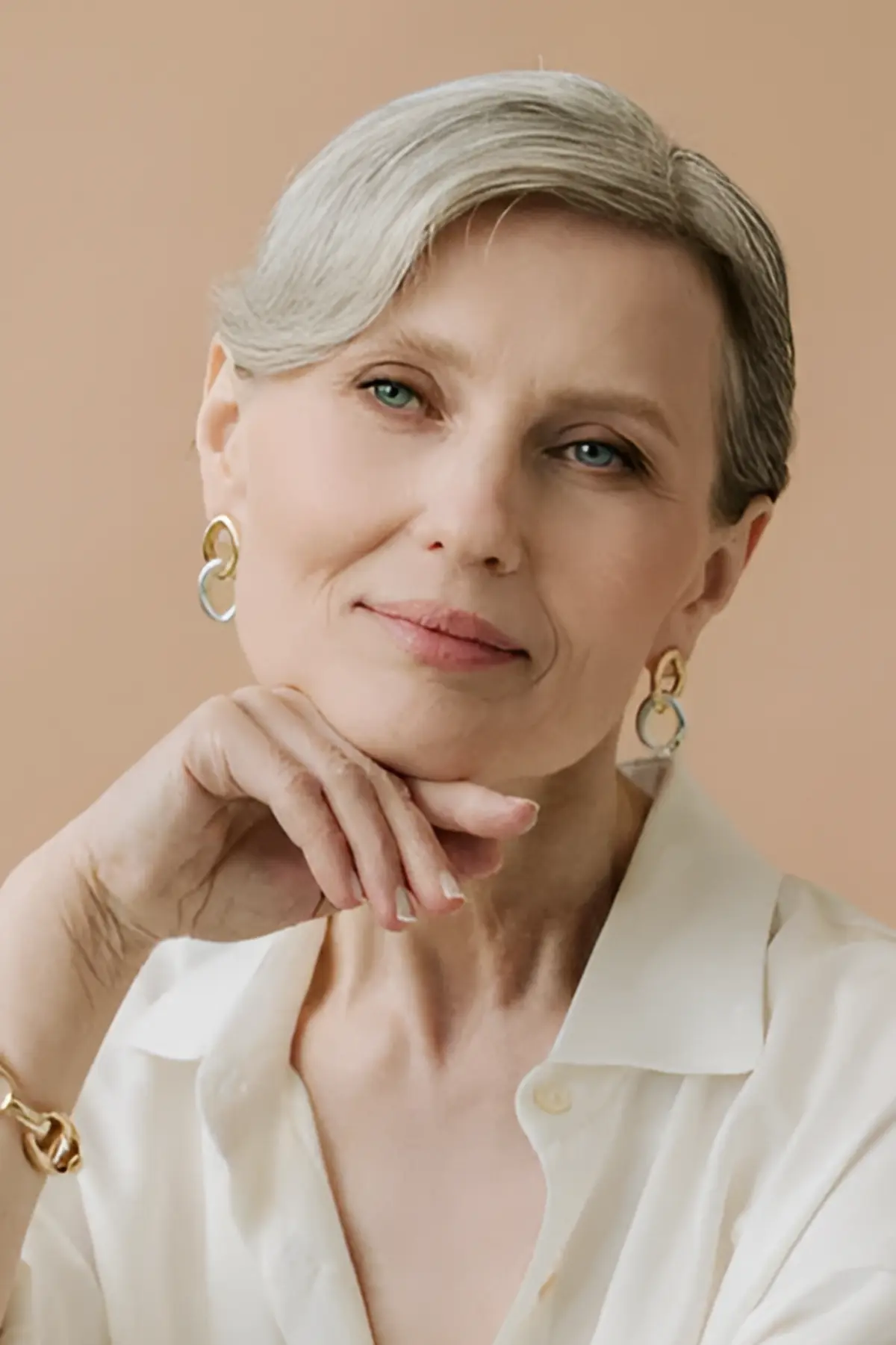 what makeup should a woman over 50 wear
